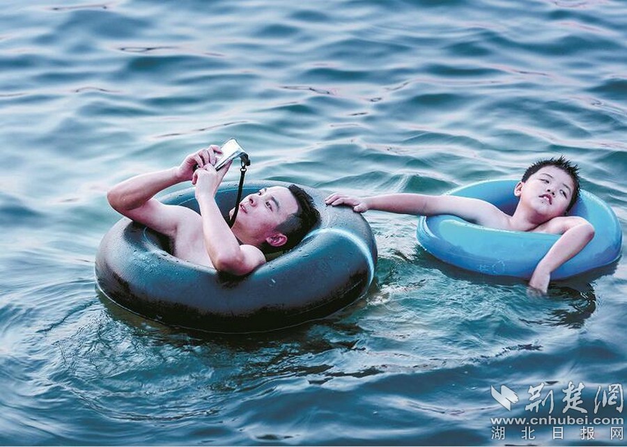 �Еr�򣬷ֲ����������ǣ�߀���֙C�����ǡ����^�����^�Ĺ����ˆT�Խo��һ�l���ѣ�ˮ�������Ŀ��Ҫ����İ�ȫ���R�������ӵļ��L��ԓע�⣬��Ҫ���˵��^���֙C��ҕ��������o���Լ��ĺ��ӡ������֙C����������Ҳ����F(xi��n)��������Ҫ�� �D�飺�|���һ�������^�塱���ڌ������֙C