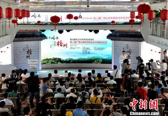 �������ο͏V�������w�X���L���Ļ�ʢ��